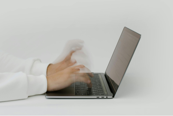 Comment réaliser une revue de code efficace : étapes et conseils pour développeurs